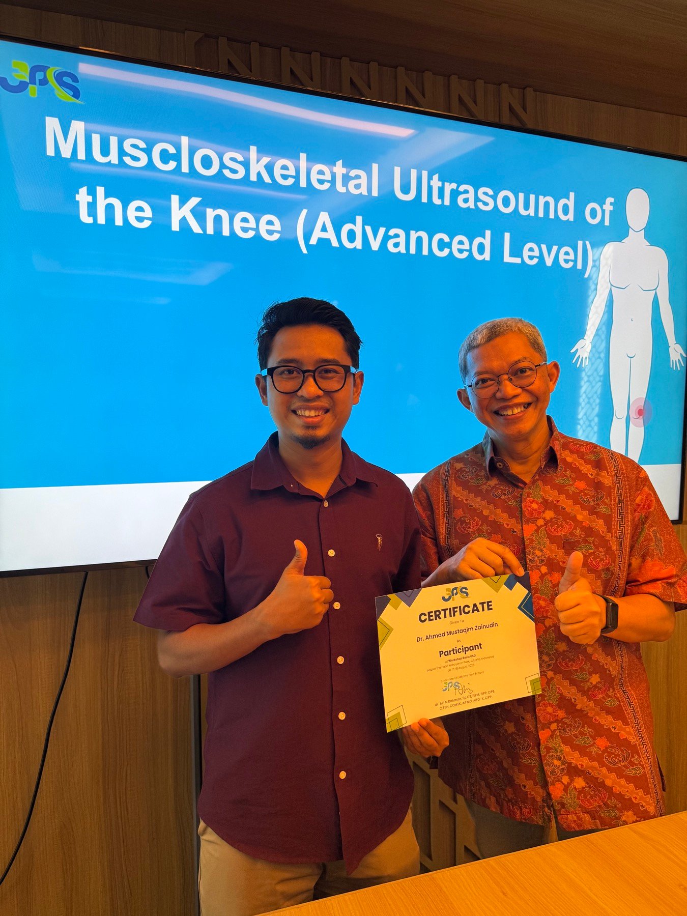 Dr Qim menerima sijil kursus ultrasound musculoskeletal di Jakarta
